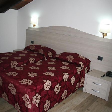 Agriturismo Cascina Del Vai كايرو مونتينوت الغرفة الصورة