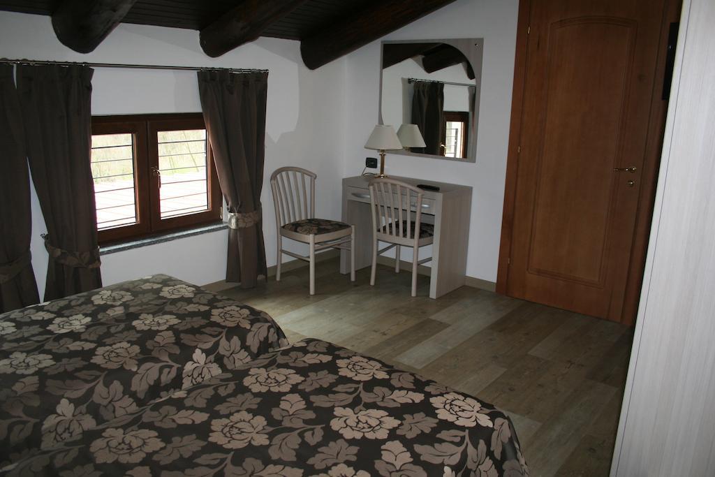 Agriturismo Cascina Del Vai كايرو مونتينوت الغرفة الصورة